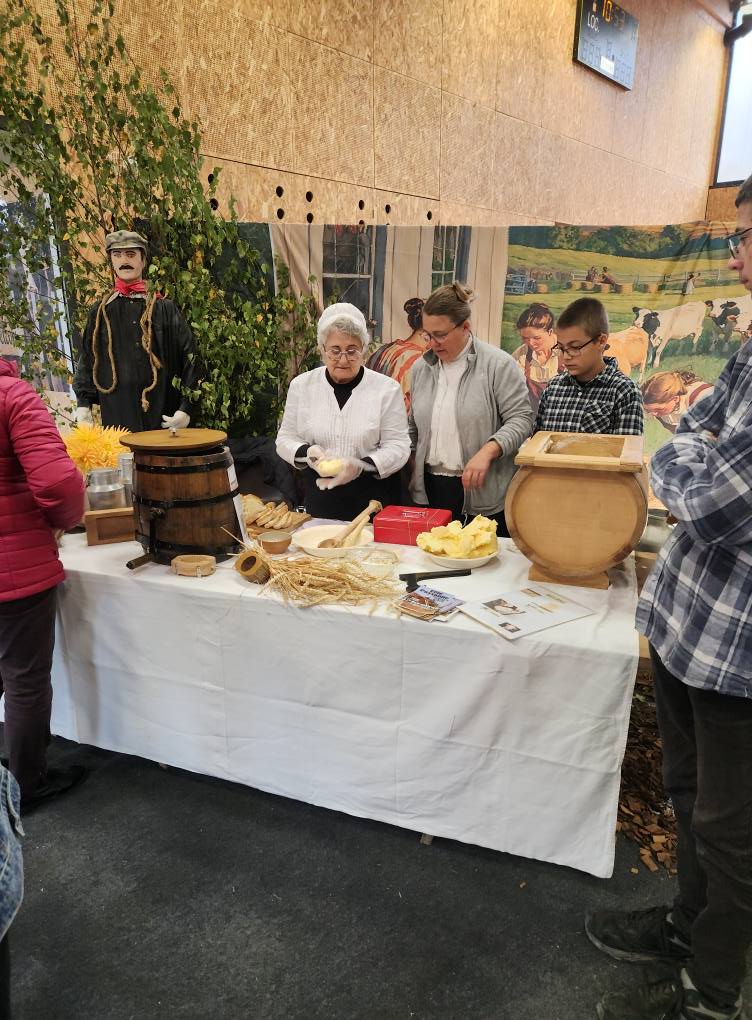 Foire aux pommes de Mouliherne 2025 - La fabrication du beurre