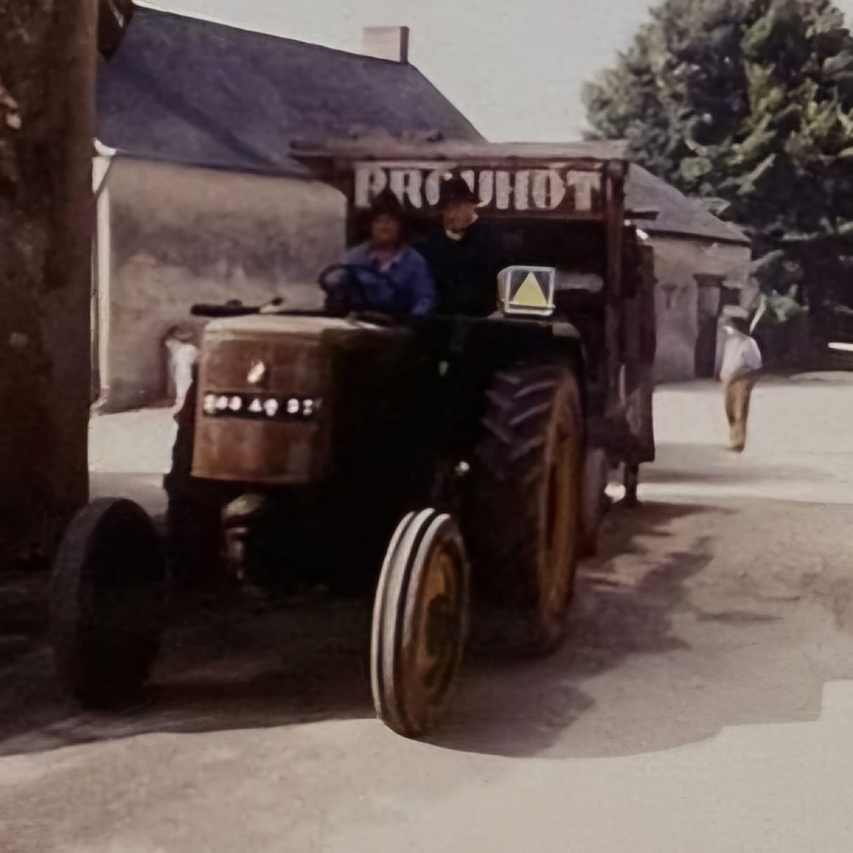 Les déambulations et expositions de vieux tracteurs Les déambulations et expositions de vieux tracteurs